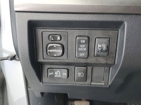 Used 2019 Toyota Tundra SR5 AWD/4WD image 31