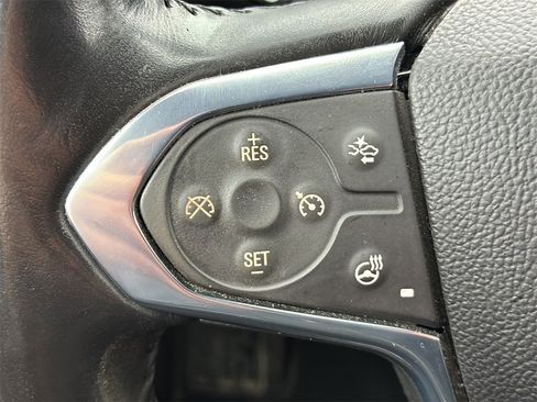 Used 2021 Chevrolet Traverse LT image 33