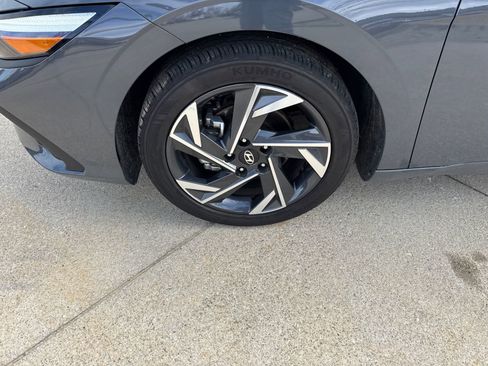 Certified 2025 Hyundai Elantra Sport image 11