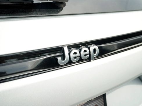Used 2022 Jeep Grand Cherokee Summit AWD/4WD image 14