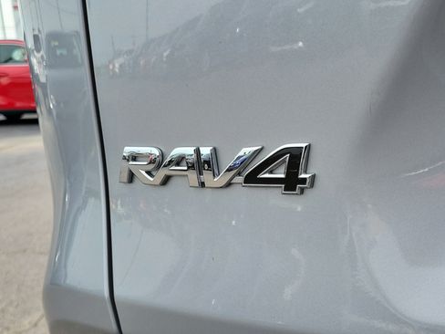 Used 2025 Toyota RAV4 XLE AWD/4WD image 6