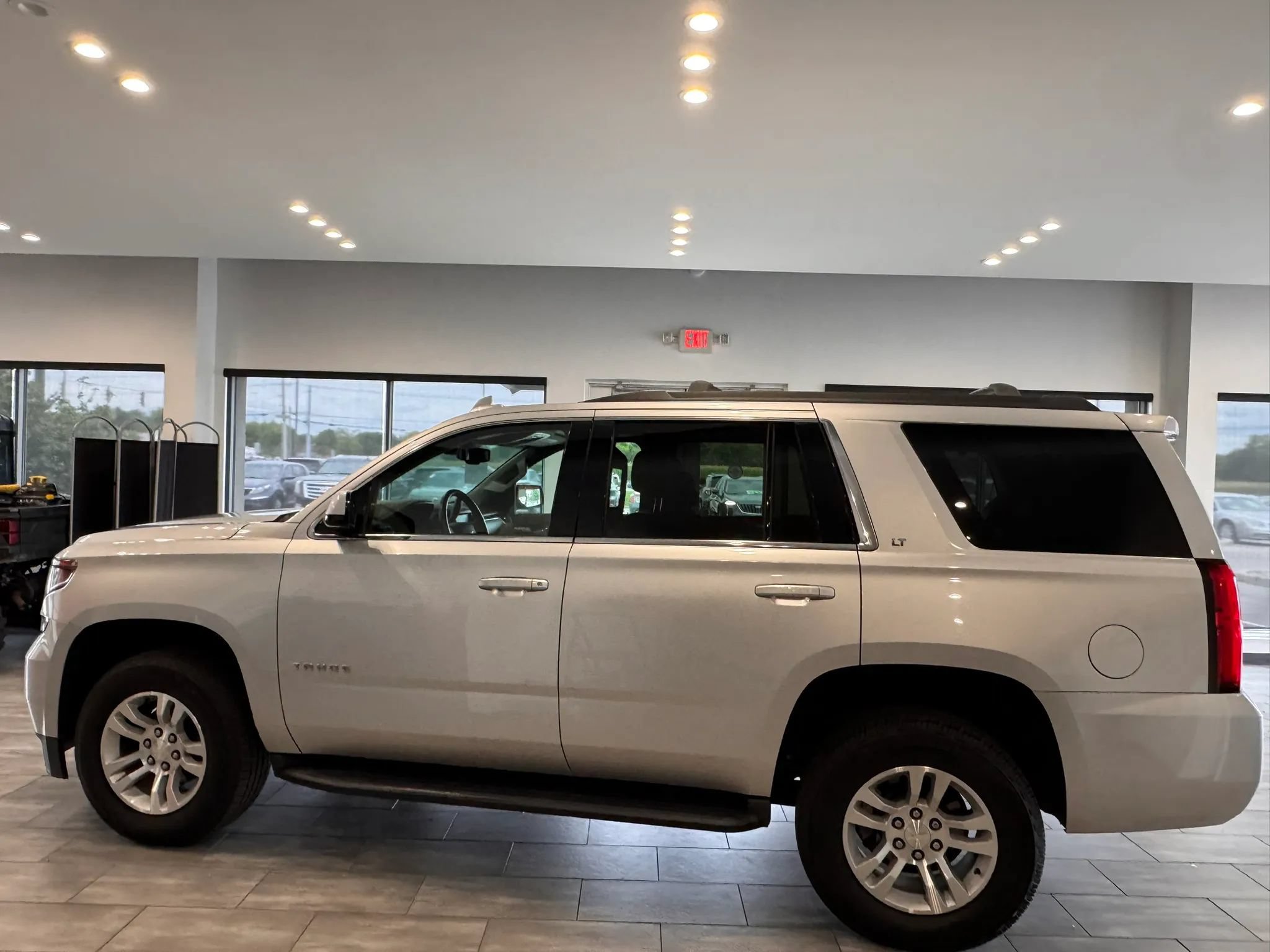 Used 2018 Chevrolet Tahoe LT AWD/4WD image 17