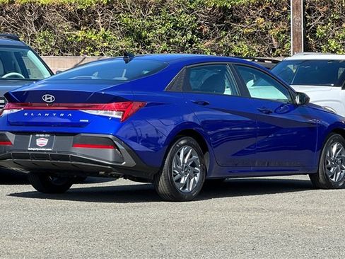 New 2025 Hyundai Elantra Blue image 6