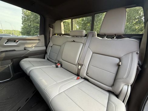 Used 2023 Chevrolet Silverado 1500 LT Trail Boss w/ Convenience Package II AWD/4WD image 9