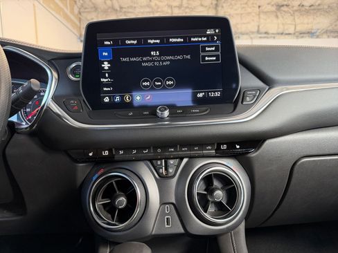 Used 2025 Chevrolet Blazer LT image 18