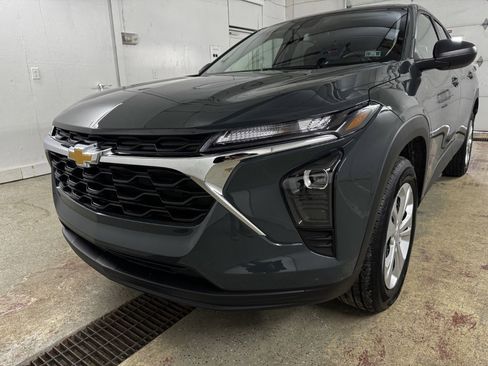 Used 2025 Chevrolet Trax LS image 4