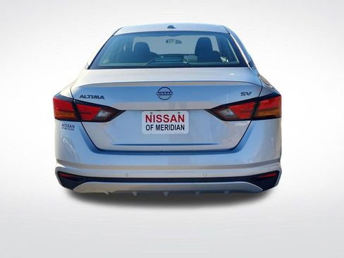 Used 2024 Nissan Altima 2.5 SV image 4