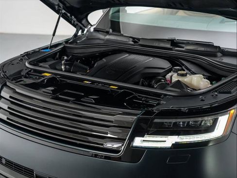 New 2025 Land Rover Range Rover Long Wheelbase Autobiography image 13