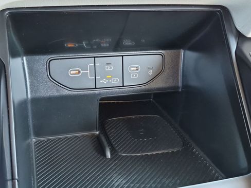 Used 2024 Kia Sorento S FWD image 32