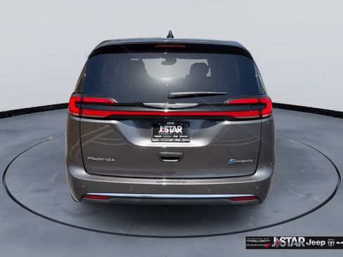 Used 2023 Chrysler Pacifica Limited FWD image 6