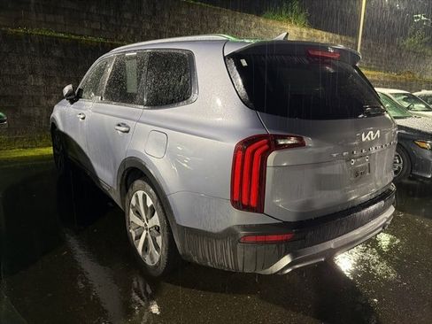 Used 2022 Kia Telluride EX w/ EX Premium Package image 5