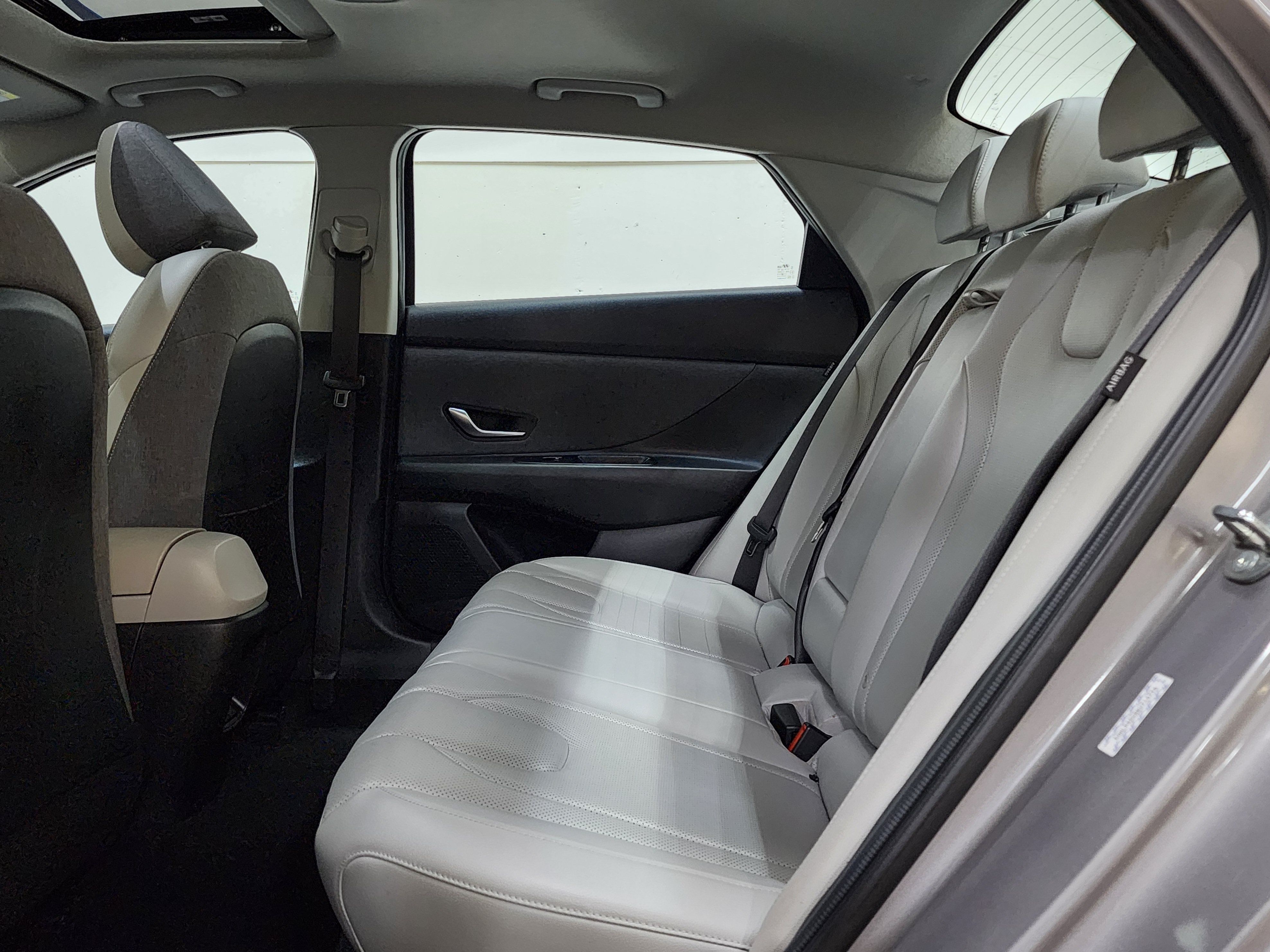 Used 2024 Hyundai Elantra Limited FWD image 18