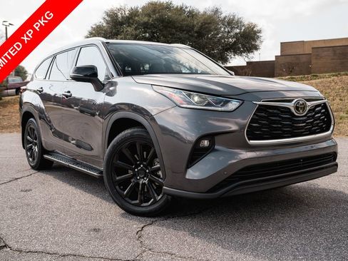 Used 2024 Toyota Highlander Limited FWD image 1