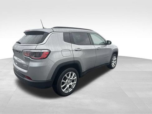 Used 2023 Jeep Compass Latitude AWD/4WD image 8