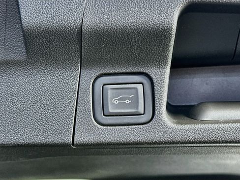 Used 2023 GMC Acadia SLE w/ Driver Convenience Package FWD image 32