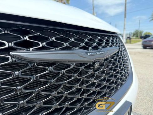 Used 2024 Chrysler Pacifica Limited FWD image 30