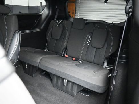 Used 2024 Chrysler Pacifica Touring FWD image 43