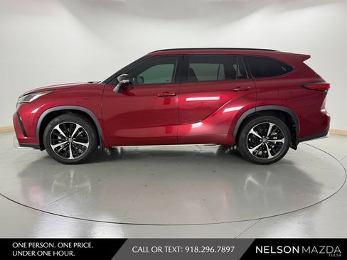 Used 2022 Toyota Highlander XSE FWD image 9