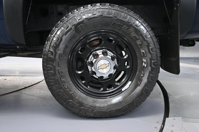 Used 2005 Chevrolet Silverado 2500 LS w/ Heavy-Duty Power Package AWD/4WD image 9