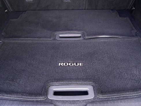 Used 2022 Nissan Rogue SL w/ SL Premium Package image 9