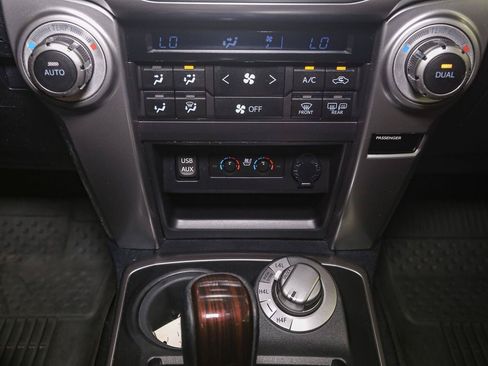 Used 2018 Toyota 4Runner Limited AWD/4WD image 29