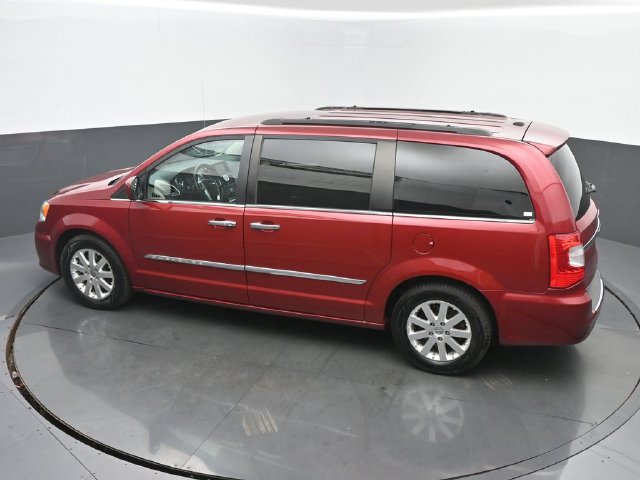 Used 2016 Chrysler Town & Country Touring w/ Driver Convenience Group FWD image 38