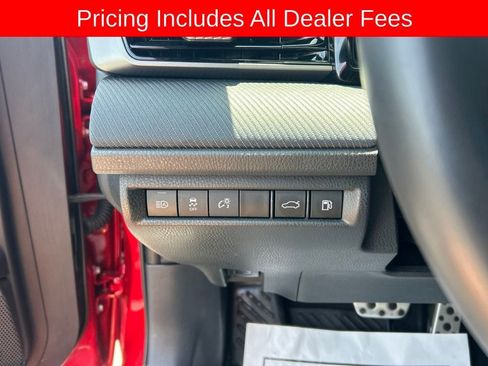 Used 2025 Toyota Camry SE FWD image 5