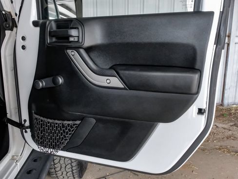 Used 2018 Jeep Wrangler Sport AWD/4WD image 38