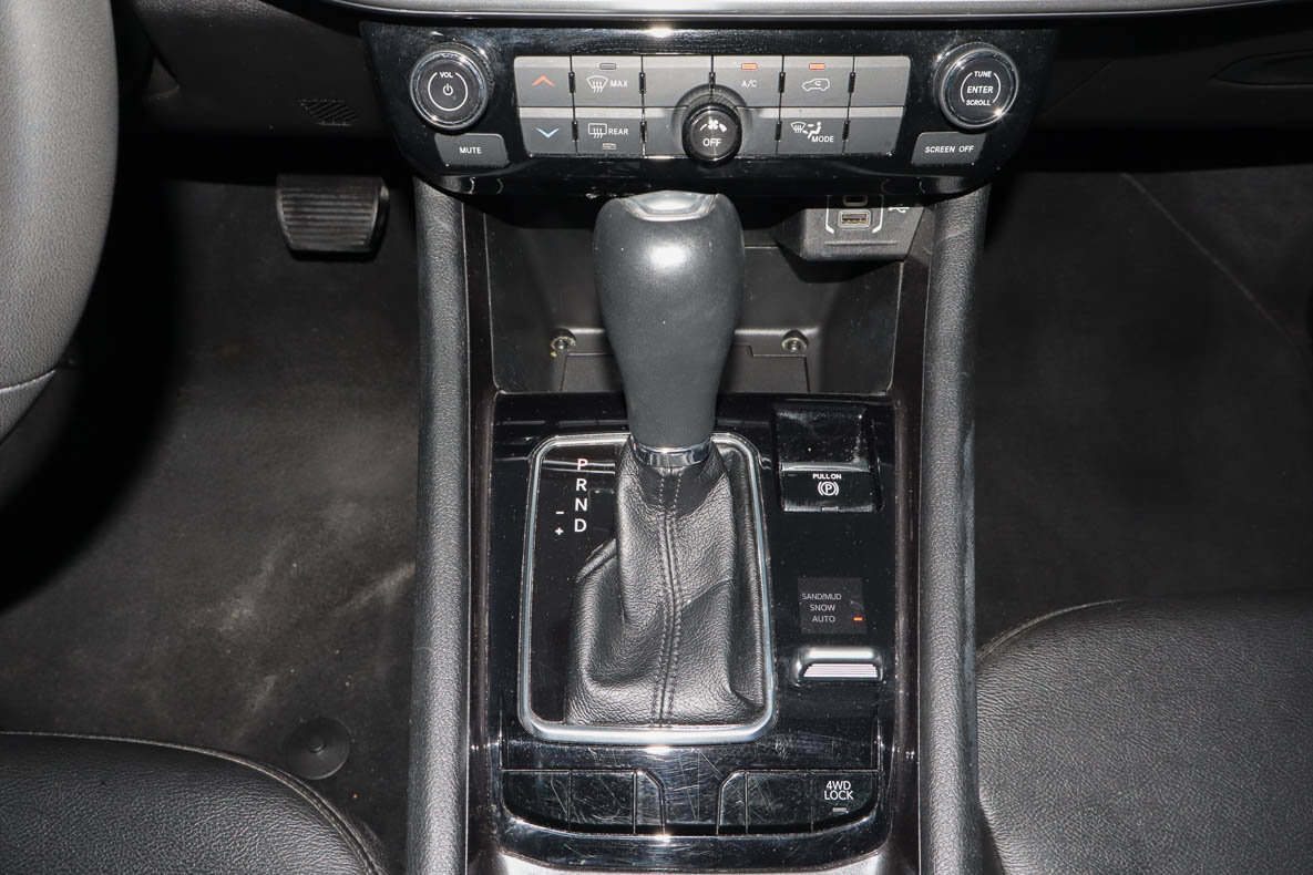 Used 2024 Jeep Compass Latitude AWD/4WD image 11