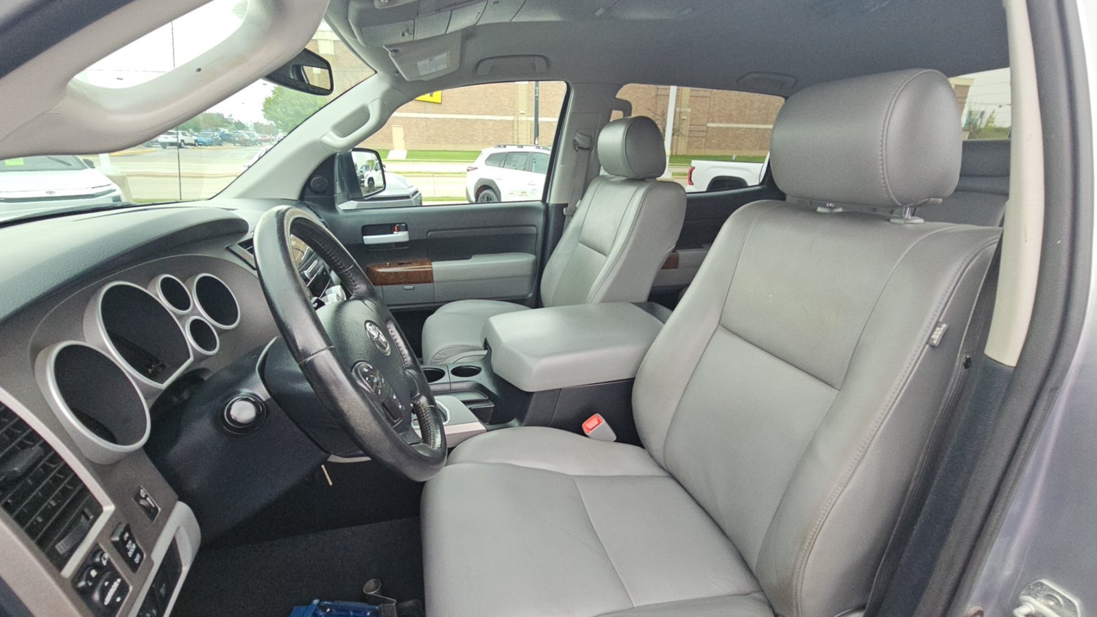 Used 2013 Toyota Tundra Limited AWD/4WD image 24