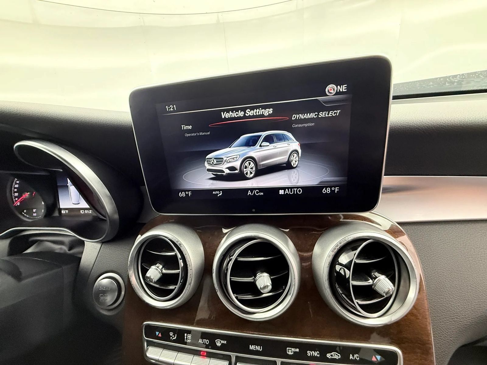 Used 2018 Mercedes-Benz GLC 300 4MATIC image 17