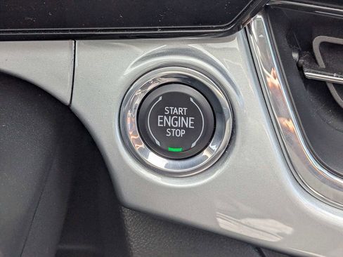 Used 2025 Chevrolet Trax LT FWD image 31