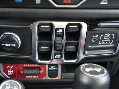 Used 2024 Jeep Wrangler Willys image 27