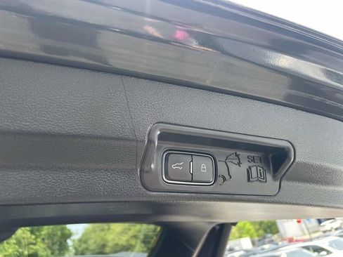 Used 2022 Ford Explorer Limited image 8