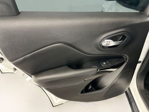 Used 2021 Jeep Cherokee Latitude Plus image 26