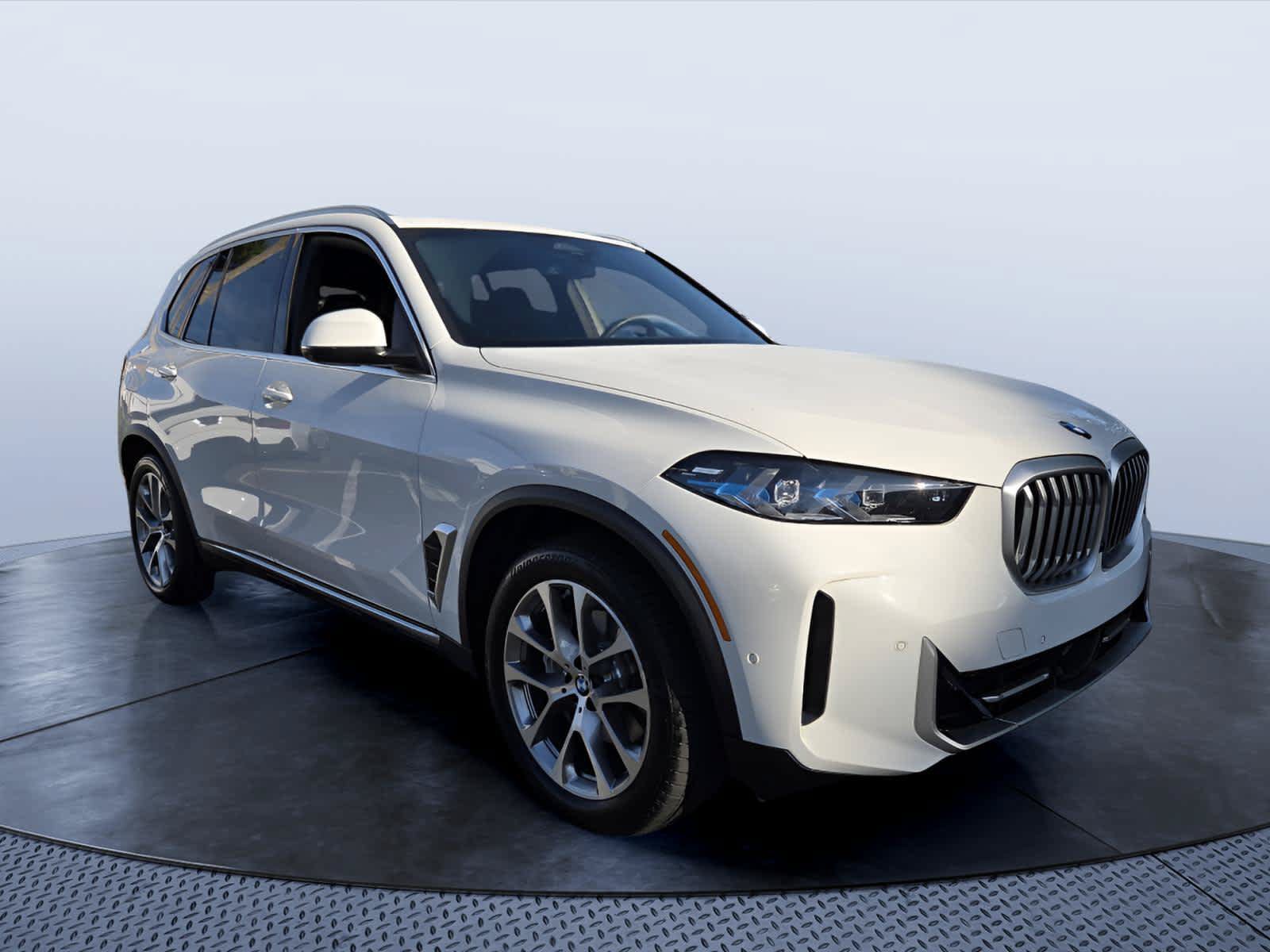 Used 2026 BMW X5 xDrive40i w/ Parking Assistance Package AWD/4WD image 1