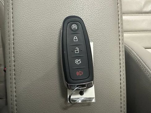 Used 2019 Ford Escape Titanium AWD/4WD image 16