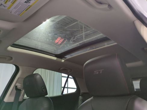 Used 2022 Buick Envision Essence w/ Sport Touring Package image 19