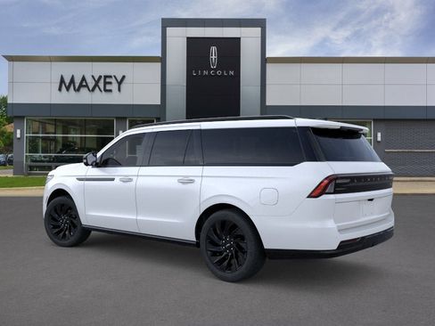 New 2026 Lincoln Navigator L Reserve w/ Jet Appearance Package AWD/4WD image 4