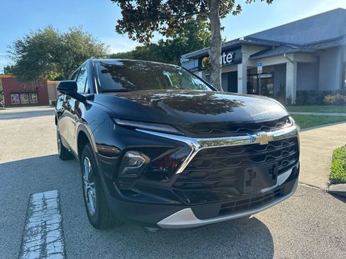 Used 2025 Chevrolet Blazer LT FWD image 2