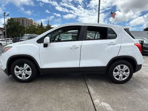 Used 2017 Chevrolet Trax LS w/ LPO, Cargo Package FWD image 11