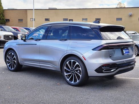 Used 2024 Lincoln Nautilus Black Label image 3