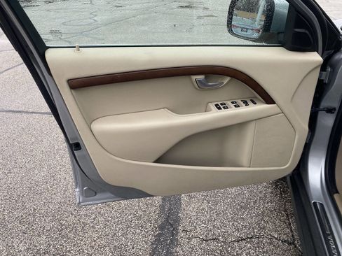 Used 2010 Volvo XC70 3.2 image 16