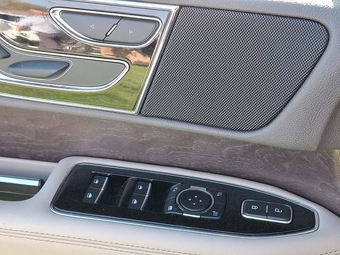 Used 2024 Lincoln Navigator Premiere image 24