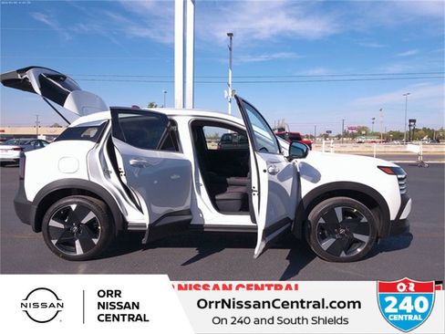 Used 2025 Nissan Kicks SR image 3