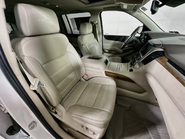 Used 2020 GMC Yukon XL Denali w/ Denali Premium Package AWD/4WD image 37