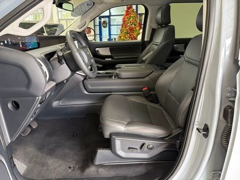 Used 2025 Ford Expedition Max Active image 10