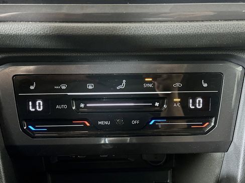 Used 2022 Volkswagen Tiguan SE w/ Panoramic Sunroof Package image 23