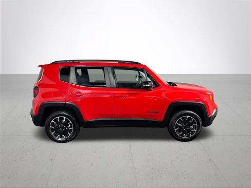 Used 2023 Jeep Renegade Latitude AWD/4WD image 5