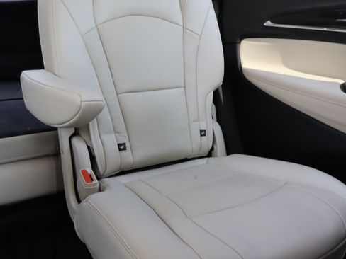 Used 2024 Buick Enclave Premium AWD/4WD image 9
